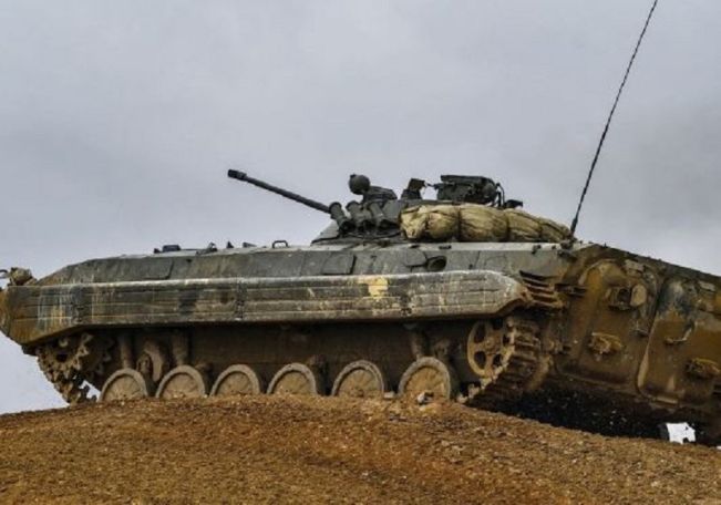 Мотострелки ЮВО в Армении отработали вождение БМП на полигоне Алагяз