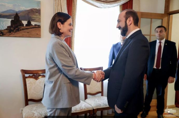 Armenia's Mirzoyan meets with Belarusian opposition leader