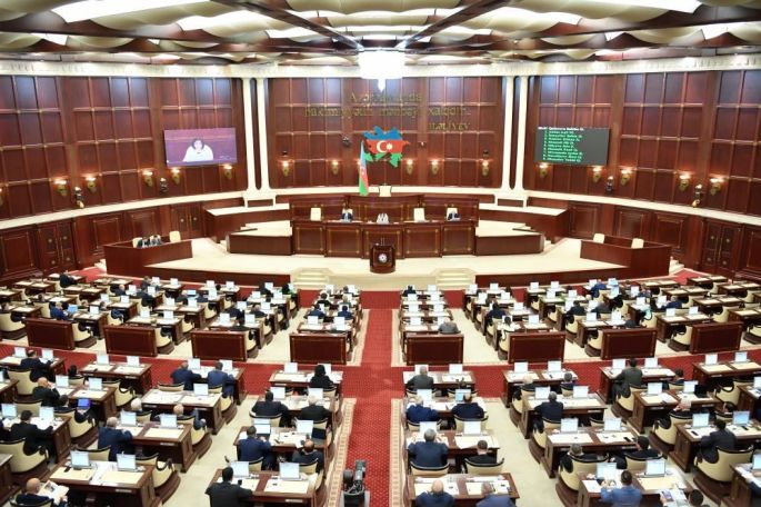 Парламент Азербайджана обратится к Алиеву с просьбой провести досрочные выборы
