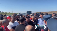 Villagers block Aparan-Yerevan highway in Armenia