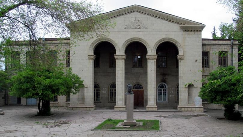 ԿԳՄՍ նախարարությունն է մեր թատրոնն այս օրին հասցրել. Ստեփանակերտի Փափազյանի անվ.պետական թատրոնի տնօրեն
