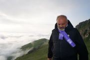 'We won't retreat', says Armenian protest leader