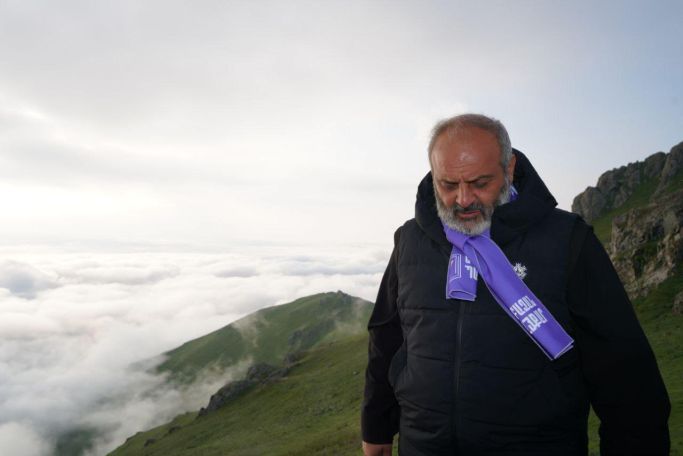 'We won't retreat', says Armenian protest leader