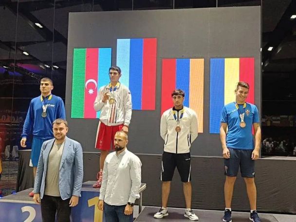 Azeri boxers disrespect Armenian anthem at European Championships