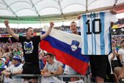 Фанаты сборной Словении потроллили Роналду футболкой Месси на матче Евро-2024