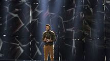 Aram MP3 all alone on an eclectic stage