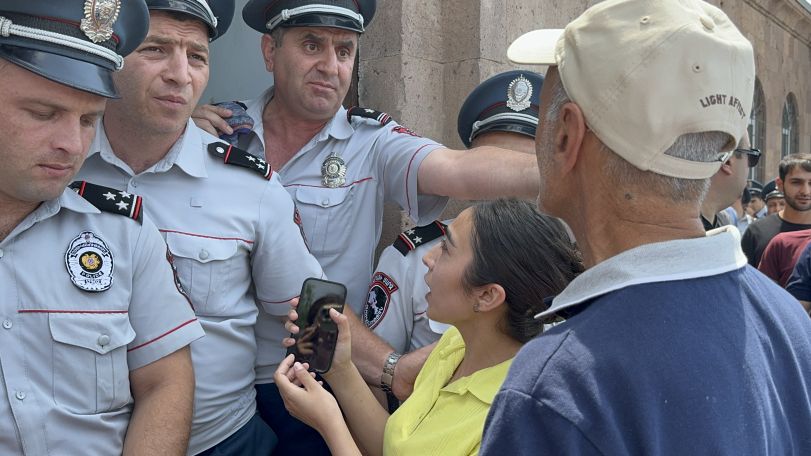 Armenian villagers oppose construction of new cement plant