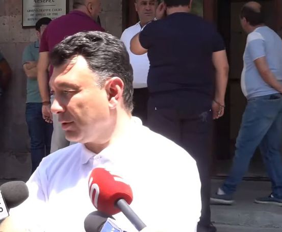Шармазанов: Никол не является ни пророссийским, ни прозападным, его интересует только его кресло
