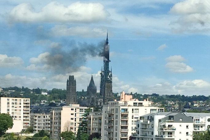 Fire breaks out in spire of France's Rouen Cathedral