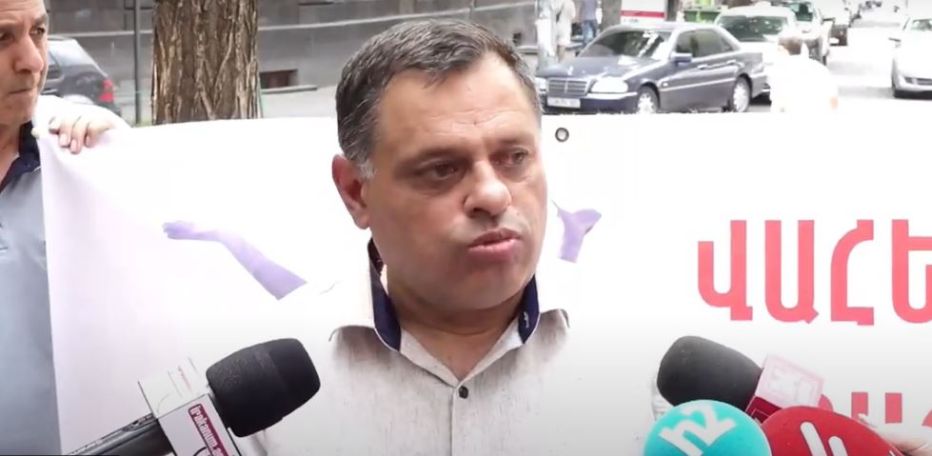 «Бесконечные очереди, расходы на дорогу»: жители Чаренцавана требуют вернуть перенесенный в Раздан паспортный отдел