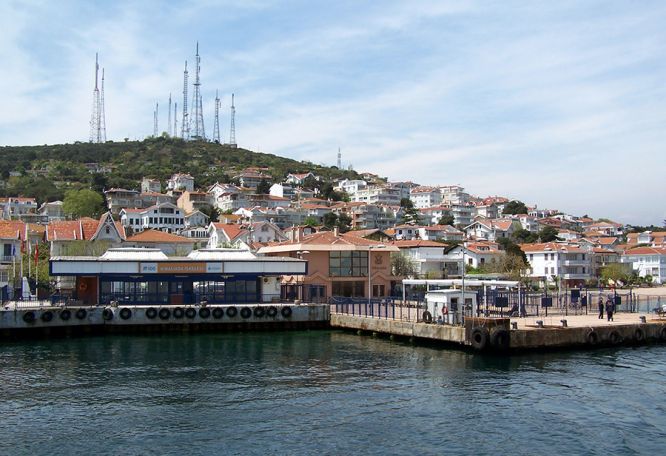Prominent Istanbul Armenian figure attacked in apparent hate crime