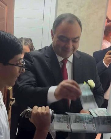 Viral video shows Armenian minister in the role of 'godfather'