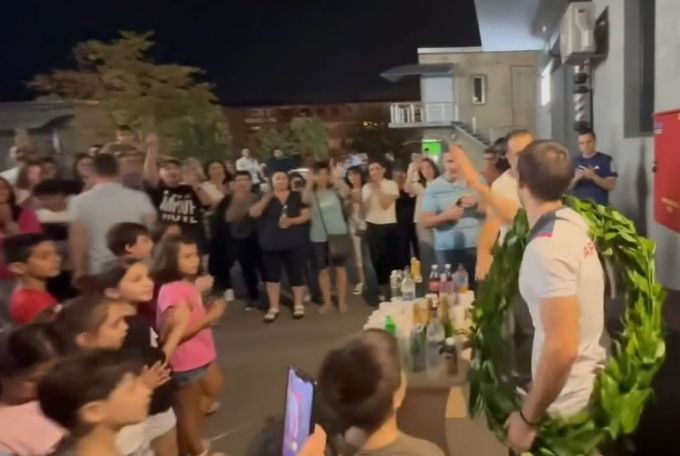 Gymnast Artur Davtyan gets hero's welcome as he returns from Olympics