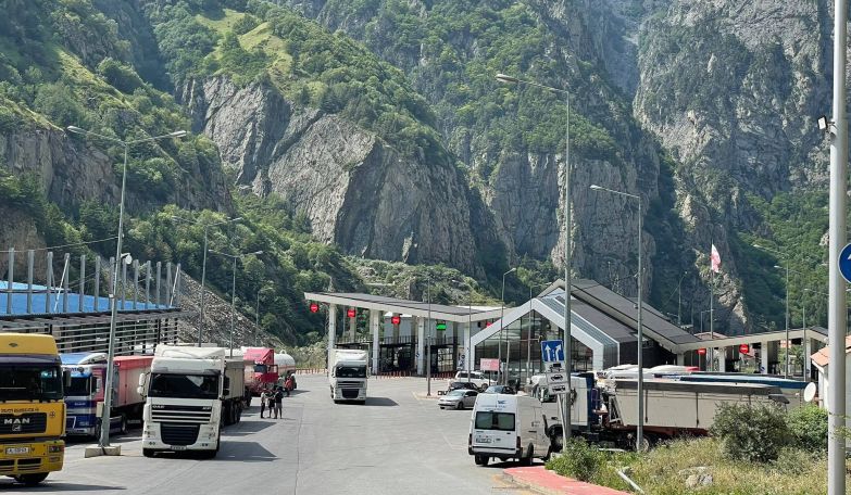 Վերին Լարսում մոտ 1300 հայկական բեռնատարներ է սպասում էլեկտրոնային հերթին