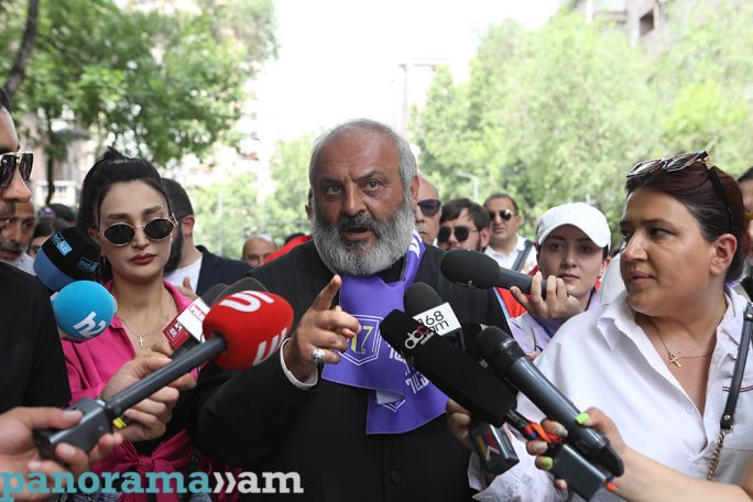 Հասկանո՞ւմ եք թմրամիջոցն արդեն ուր է հասել, Եռաբլուր. Բագրատ Սրբազան