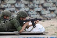 С мотострелками российской военной базы в Армении провели занятия на полигоне Алагяз
