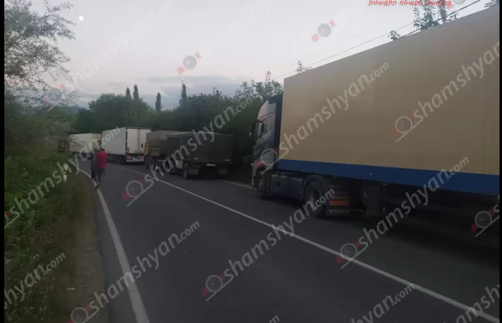 Բագրատաշենի անցակետում վրացական կողմում մի քանի հարյուր բեռնատարի վարորդ օրերով սպասում է, որ հայկական «տամոժնիկները» աշխատեն