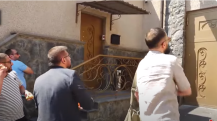 В Ереване забросали яйцами и помидорами здание посольства Беларуси