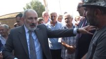 Пашинян – жителю села: Ну, давай, встань на моё место и скажи, что нам делать!