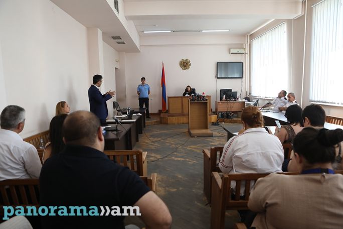 Այսինքը, ես իմ ճառը կարդալո՞ւ եմ մի դատավորի, ով բացարկման ենթակա է, ով կողմնակալ է. Հրայր Թովմասյանի պաշտպանը՝ Գրիգորյանին
