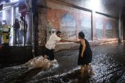 «Вода по колено»: После дождя улицы Еревана непроходимы
