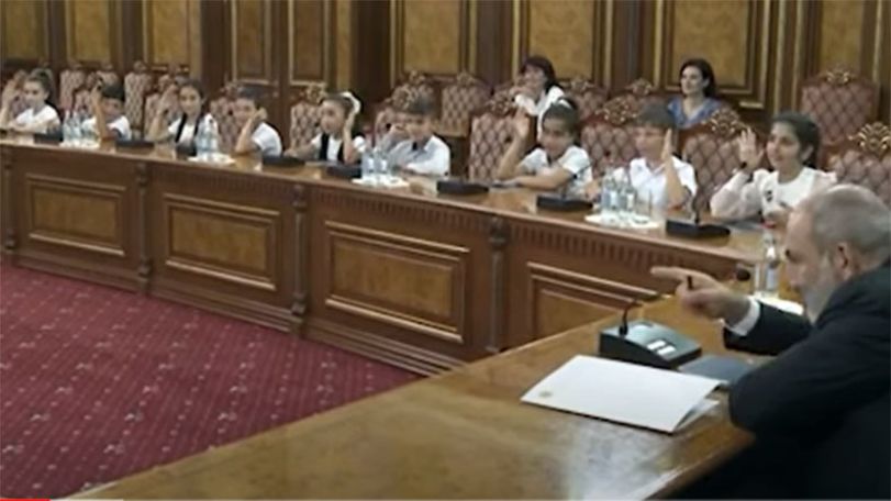 Ոչ վարչապետ, ոչ ուսուցիչ, ոչ մեծ, ոչ էլ նույնիսկ փոքր
