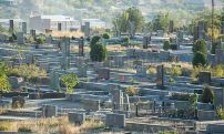 Այնթապի գերեզմանատանը գարեջրի կոտրած շշերով բազմաթիվ վնասվածքներ են պատճառել 18-ամյա տղային ու նրա հորը