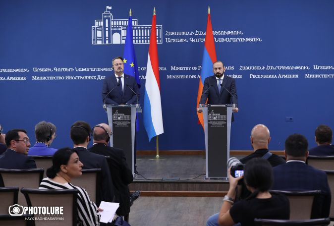 Yerevan handed over to Baku completely agreed draft of peace treaty, FM says
