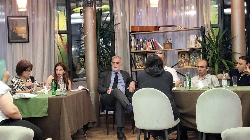 Former ICC prosecutor meets with Artsakh civil society members