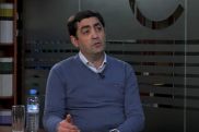 Արսեն Խառատյանին պահում են Թբիլիսիի օդանավակայանում