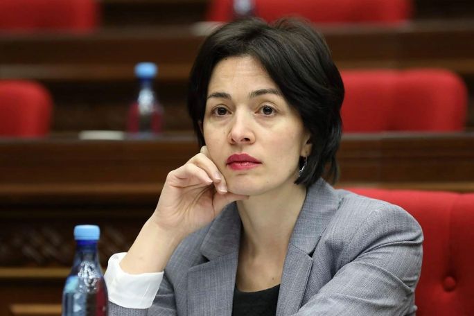 Ուսուցիչները Ժաննա Անդրեասյանի ֆեյսբուքյան էջը ողողել են դժգոհություններով ու բողոքներով
