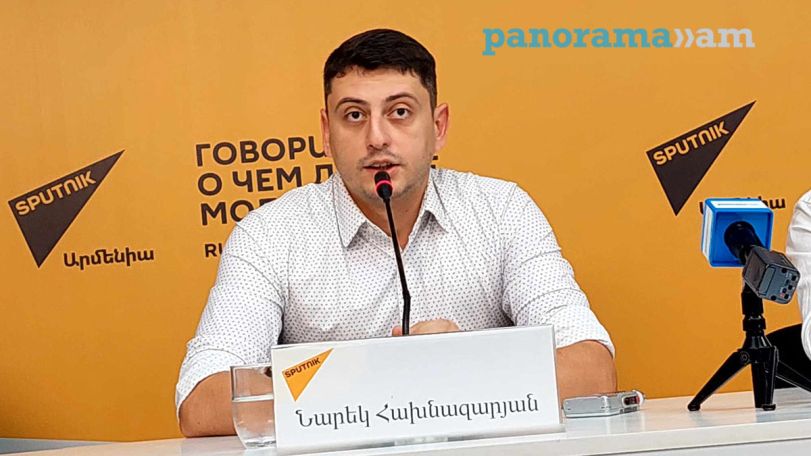 Թավջութակահար Նարեկ Հախնազարյանը  «Յաշան ու Լեոնիդ Բրեժնևը» ֆիլմում մարմնավորել է սովետական տրակտորիստի