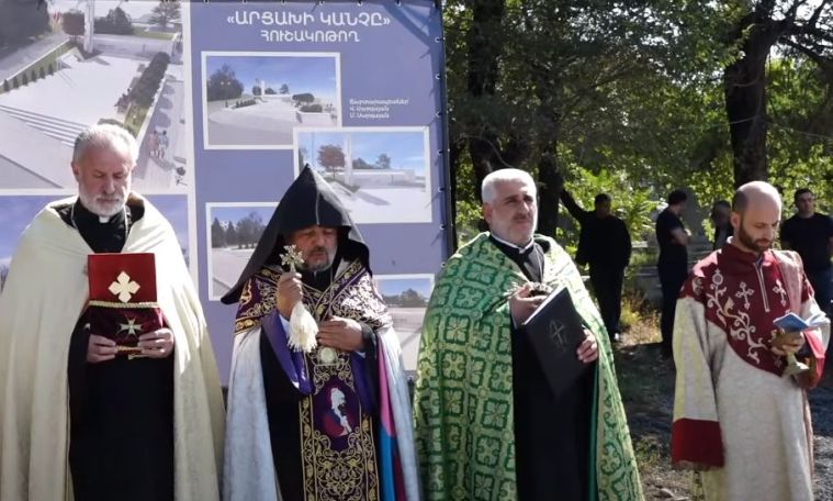Սա կլինի սրբավայր արցախցիների համար. Եռաբլուրում կայացավ «Արցախի կանչը» հուշակոթողի հիմնարկեքը