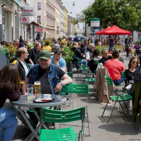 Жители Европы стали ужинать в ресторанах раньше, чем до пандемии