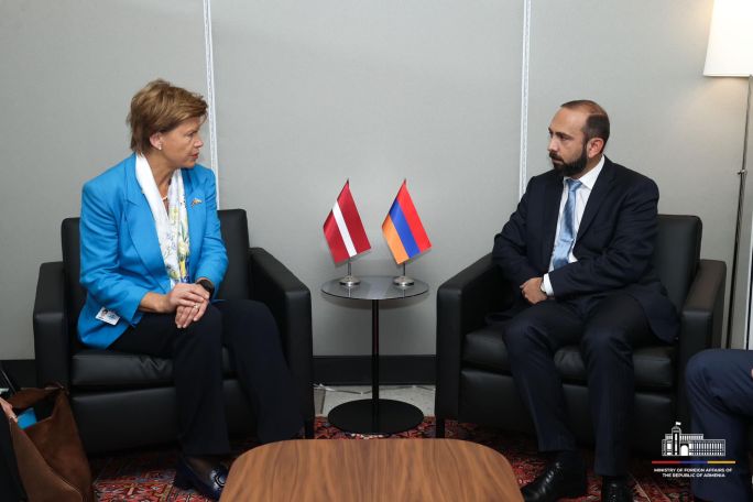 Armenian, Latvian FMs meet in New York