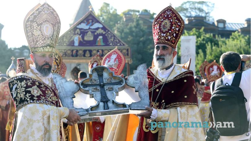 В Первопрестольном Святом Эчмиадзине совершается чин освящения Мира. Кто присутствует? (Фоторепортаж)