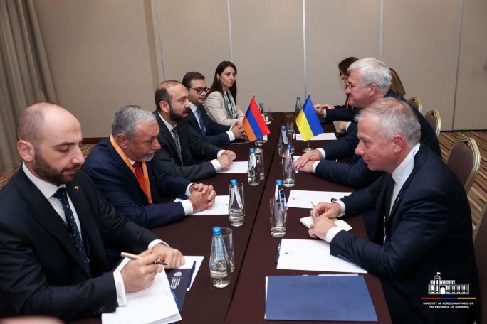 Արարատ Միրզոյանը հանդիպում է ունեցել Ուկրաինայի ԱԳ նախարար Անդրիյ Սիբիհայի հետ