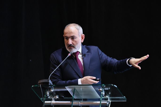 Pashinyan travels to France