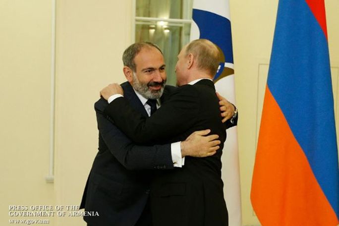 Pashinyan extends birthday greetings to Putin