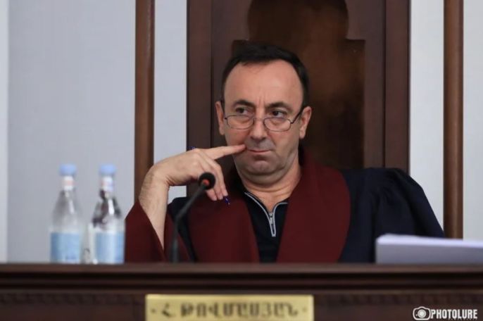 ՍԴ-ն Հայաստանի անկախության մասին հռչակագրի նշանակությունը պարզելու համար գործածել է մի հնարք, որը դուրս է որևէ տրամաբանությունից. Թովմասյանի հատուկ կարծիքը