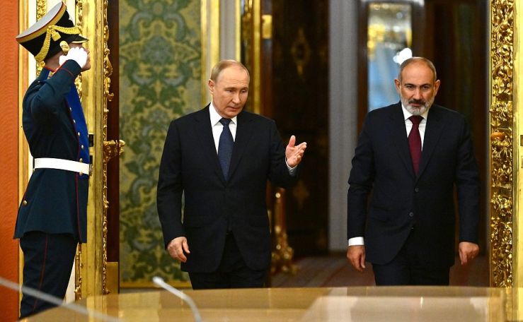 Путин пригласил Пашиняна на саммит БРИКС в Казани