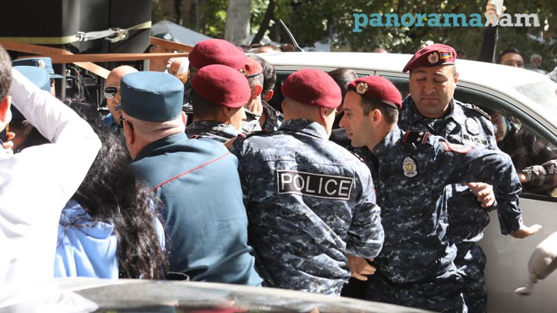 Tensions run high outside Prosecutor's Office in Yerevan