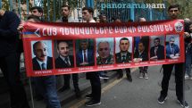 Protesters urge Russia to secure release of Armenian prisoners held in Baku