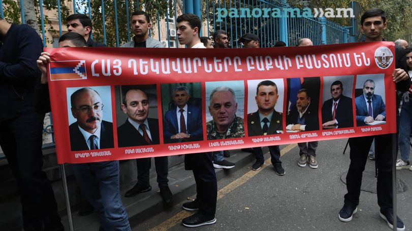 Protesters urge Russia to secure release of Armenian prisoners held in Baku