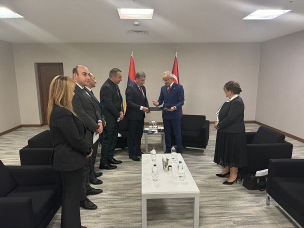 Սանոսյանը հանդիպել է Թուրքիայի տրանսպորտի և ենթակառուցվածքների նախարարի հետ