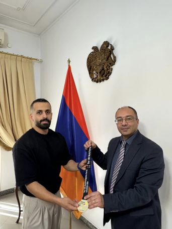 Իրանցի մարզիկը, ի հիշատակ 44-օրյա պատերազմում զոհված Արթուր Սուքիասյանի, ՀՀ դեսպանատուն է հանձնել իր նվաճած ոսկե մեդալը