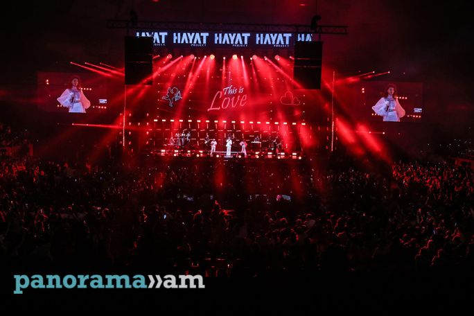Когда переполненный зал знает наизусть каждую песню и танцует все 2 часа: в Ереване состоялся большой концерт группы Hayat Project