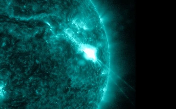 Утренняя мощная вспышка на Солнце может вызвать магнитные бури на Земле