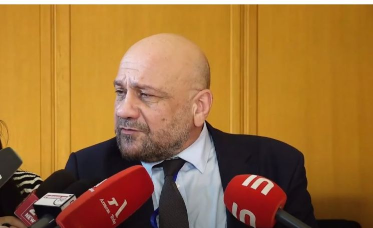 Թող անի, թող անի. Արմեն Քոլոյանը՝ Հանրային ռադիոյի դուռն ընդդիմության կողմից կոտրելու մասին