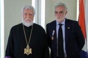 Արամ Առաջինն ու Օկամպոն քննարկել են արցախահայերի իրավունքներին վերաբերող հարցեր